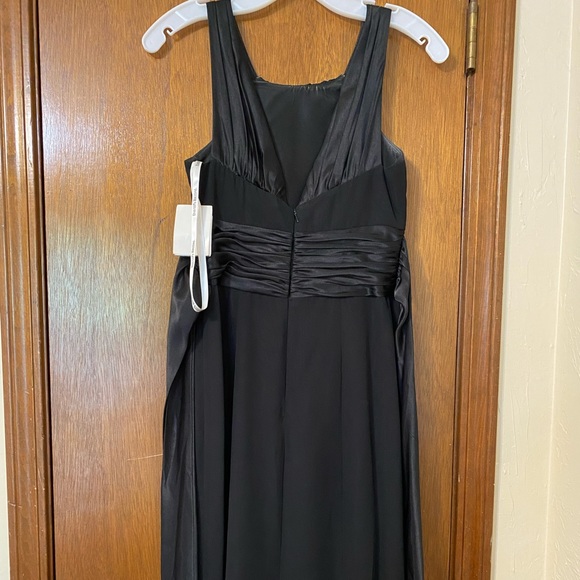 Dress - Picture 3 of 6